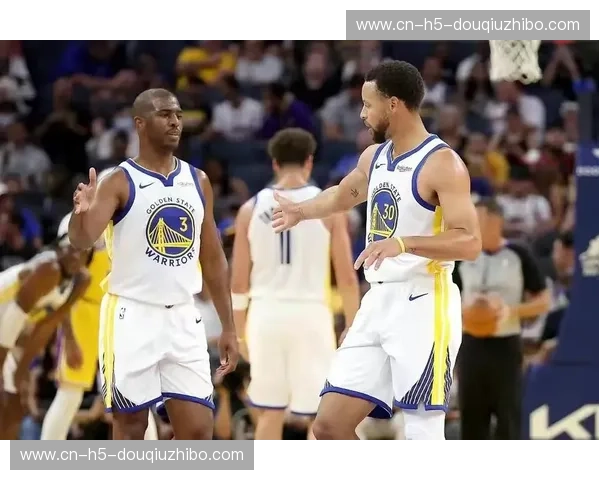 库里VS福克斯的巅峰对决：为何这场勇士vs国王回放值得你反复“盘”到天亮？